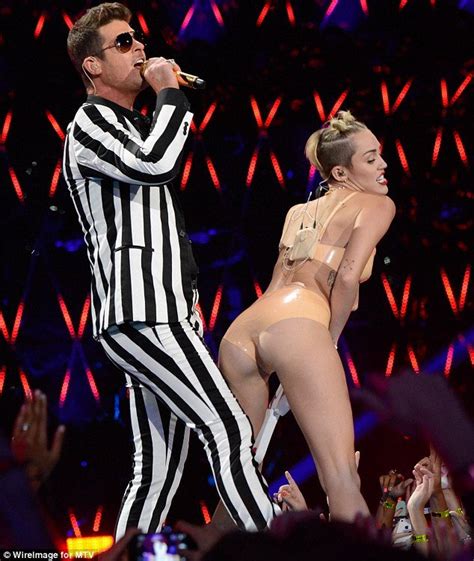 naked miley cyrus in mtv video music awards