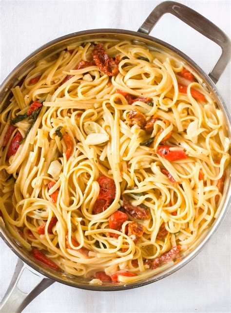 One Pot Pasta Recipe Linguine With Roasted Red Peppers Tomatoes
