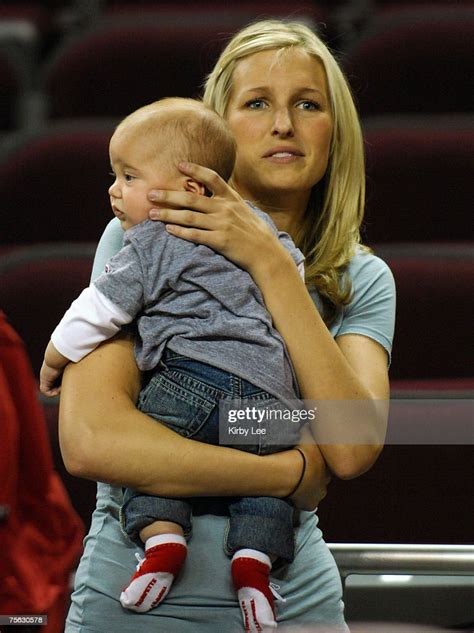 Brynn Cameron Holds Her Son Cole Cameron Leinart During Uscs 66 42 News Photo Getty Images