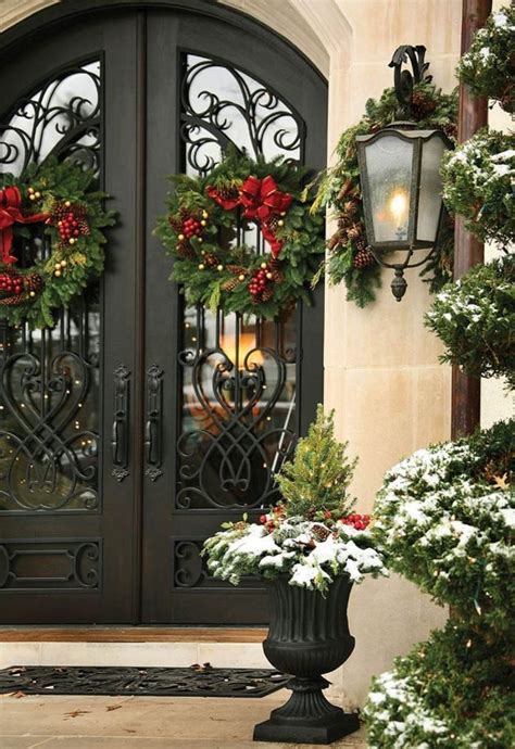 Elegant Outdoor Christmas Decoration Ideas That Will Give You A Festive