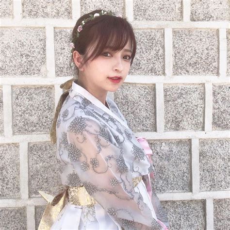 Fresh Sakura Girl Saori Funaki Shows Off Her White And Tender Breasts On The Sea Stand Men