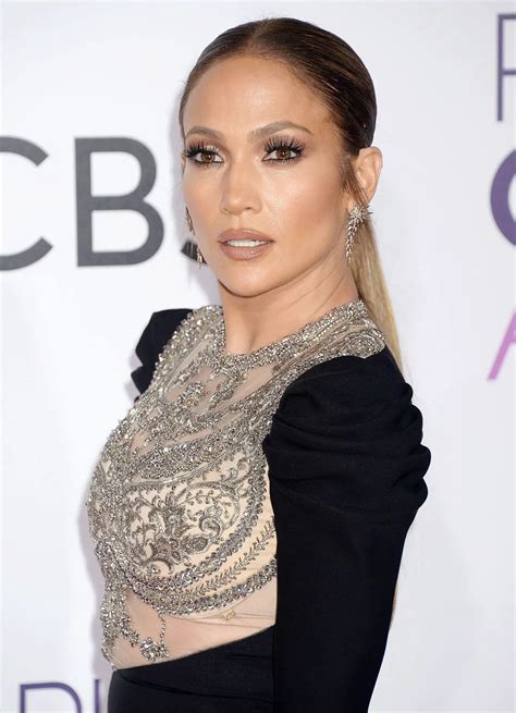 Jennifer Lopez At 43rd Annual Peoples Choice Awards In Los Angeles 01