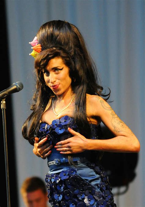 Amy Winehouse Makeup And Hair Mugeek Vidalondon