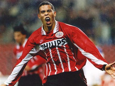 Little known fact despite him having a reputation of being weak at heading the ball.he did actually score quite a few for cruzerio and psv. RONALDO LUÍS NAZÁRIO DE LIMA: UNA VITA DA FENOMENO ...
