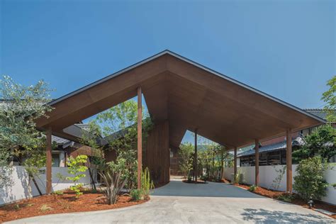 Logged in with {{ login_id.substr(0, 30) }}{{ login_id.length > 30 ? 大屋根の平屋のような住宅 | 武藤圭太郎建築設計事務所の建築 ...