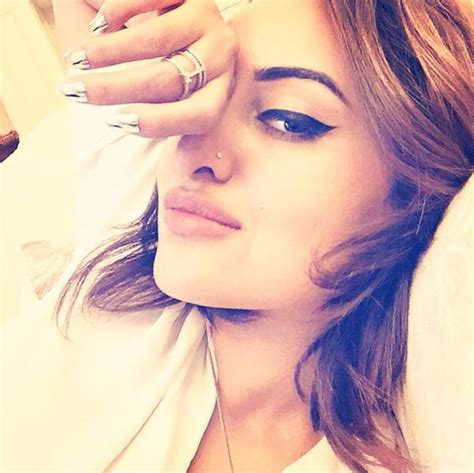 Sonakshi Sinha Photo The Gorgeous ~~ Sonakshi Sinha Selfie Times