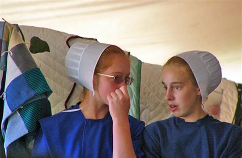 Amish Photos At The Quilt Action Bonduel Wisconsin Sept 2005 Travel Photos By Galen R