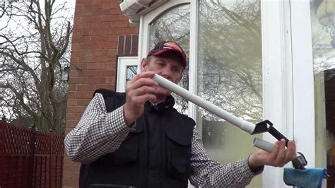 But professional window cleaners have an advantage now thanks to the development of a water fed pole cleaning system for windows. Window cleaning Tips - Wagtails "Erkenomic" Pole Tip - YouTube