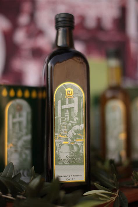 The attention for detail, such as for tradition and technology, makes olio luglio a reference point for olive oil production in italy. Olio di Oliva Bottiglia 0,750 Estrazione a Freddo (Toscana)