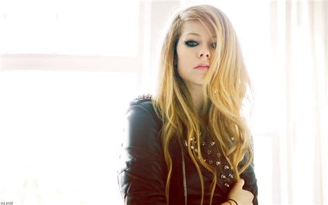Blonde Blue Eyes Avril Lavigne Women Wallpapers Hd Desktop And