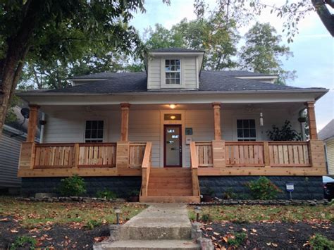 Made of quality western red cedar and black aluminum balusters, your new stylish railing will be the talk of the neighborhood. 70 Awesome And Beautiful Front Porch Ideas