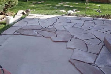 There are several steps to laying a finally check each stone to make sure it's level. How To Flagstone Patio | ... Build a Stone Patio: How To Build A Stone Patio Flagstone - Vizimac ...
