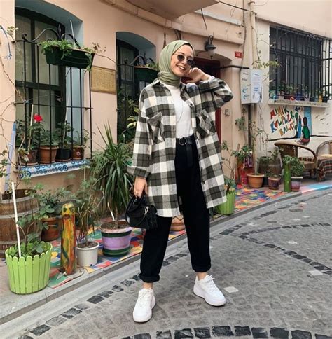 Mix And Match Outfit Hijab Dengan Kemeja Kotak Kotak Stunning Abis