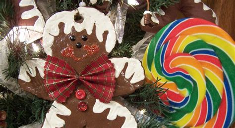 Perennial Passion Gingerbread Men And Lollipop Christmas Tree