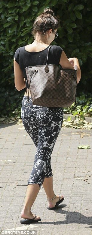 Imogen Thomas Shows Her Very Flat Stomach As She Emerges From Gym Session Daily Mail Online