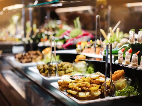 Nutritionists Explain How To Eat Healthy At A Buffet
