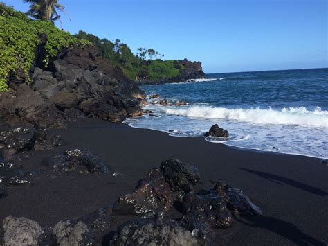 Hana Hawaii Black Sand Beach Black Sand Beach Cave Road To Hana