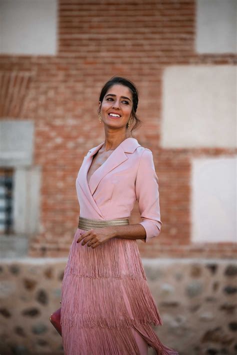 Look Invitada El Vestido Rosa De Flecos Invitada Perfecta Outfit