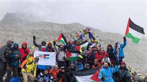 Volando Alto Palestinos Llegan Al Campamento Base Del Everest