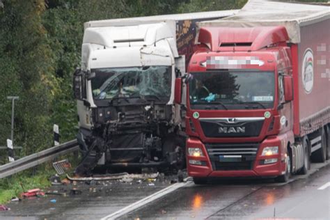 Unfall A61 Schwerer Unfall Zwischen Zwei Lkw Auf Der A61 Bei Meckenheim