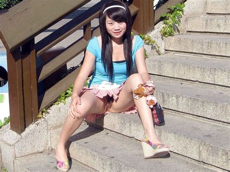 Asian Girl Visiting The City Of Shenzhen Photo Gallery