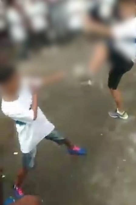 Alunos De Escola Municipal Do Rio Brigam Dentro Da Unidade Um Deles