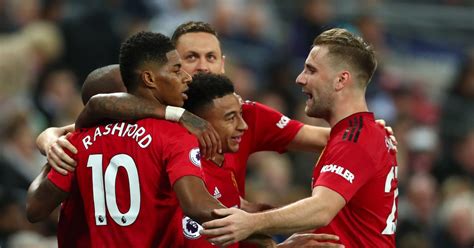 Manchester united star edinson cavani found the net in his side's premier league clash with fulham on man utd star edinson cavani shames alexis sanchez and radamel falcao in fulham win. Manchester United need to drop two key players vs Fulham ahead of Paris Saint-Germain fixture ...