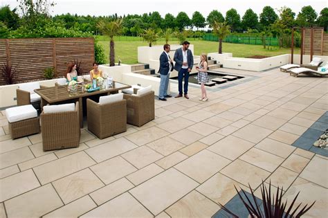 From bespoke seating areas to garden bars, here are some ideas for outdoor projects. 2018 Garden Ideas | Marshalls| Marshalls