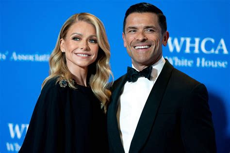 Kelly Ripa And Mark Consuelos On Personalized Wedding Rings For Men