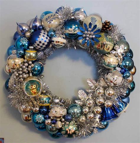 Get results from several engines at once. 100+ photos of DIY Christmas ornament wreaths - Upload yours, too - Retro Renovation