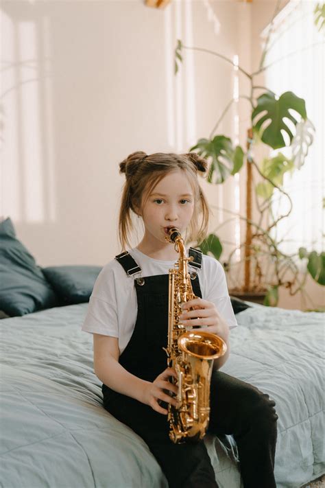 saxophone girl wallpapers top free saxophone girl backgrounds wallpaperaccess