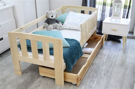 Деревянные детские кроватки