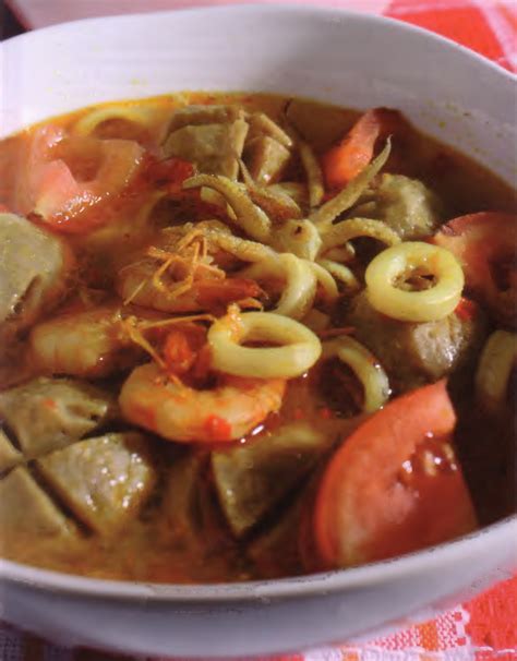 1.panaskan minyak goreng, tumis bumbu. Resep Sup Seafood Selera Pedas - hobimasak.info