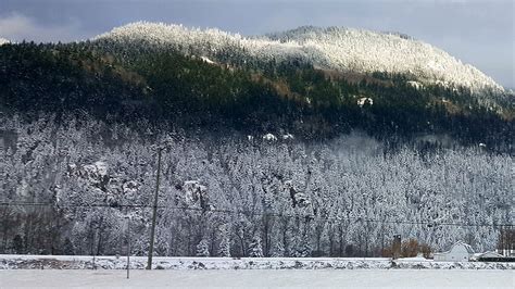 Howd That Happen Photo Depicts Double Snow Line On Canadian Mountains