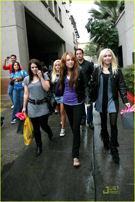 miley s pre birthday shopping spree photo 1460341 brandi cyrus miley cyrus pictures just jared