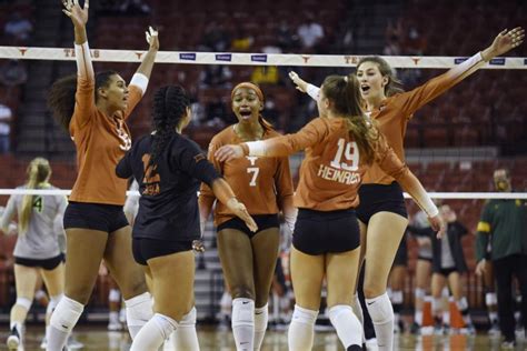 No 1 Texas Volleyball Dominates As Elliott Becomes Winningest Coach In