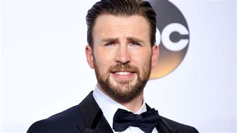 Chris Evans Announces That He S Laser Focused On Finding A Partner As Fans Volunteer As Tribute