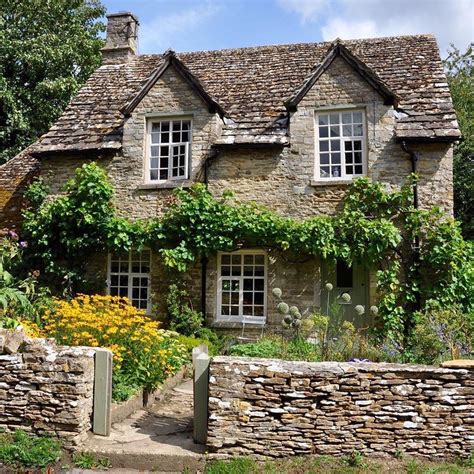 Pin By Holly Furney On England Stone Cottage English House Cottage