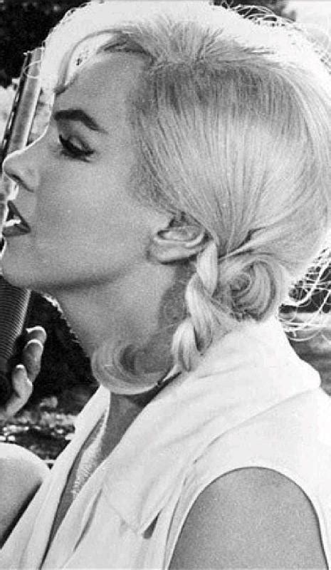 Marilyn Monroe Side Profile