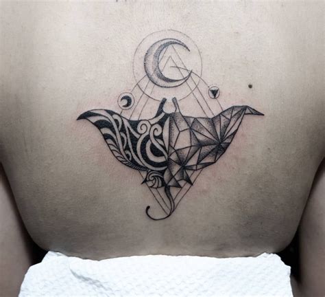 12 Gorgeous Stingray Tattoos Youll Want To Get Inked Asap Stingray