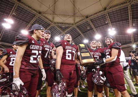 Grundy Center Football Team Wins Back To Back State Championship With