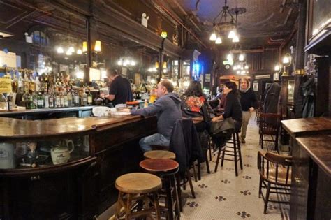discover one of the oldest bars of new york city old town bar
