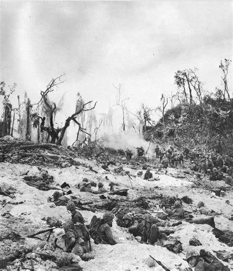 Photo Men Of The Us 1st Marine Division Fighting Just Beyond White