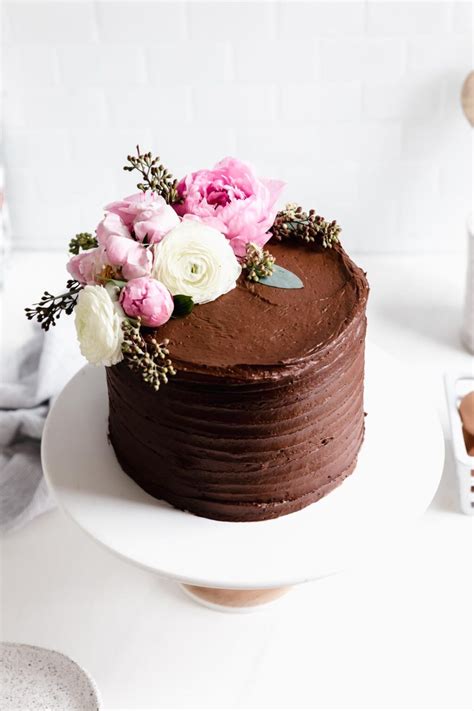 Vanilla Cake With Chocolate Buttercream Broma Bakery