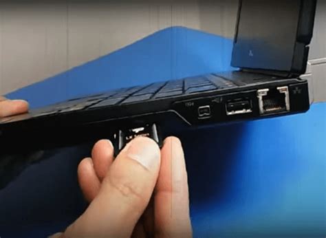 How To Open Sd Card Slot On Dell Laptop Pc