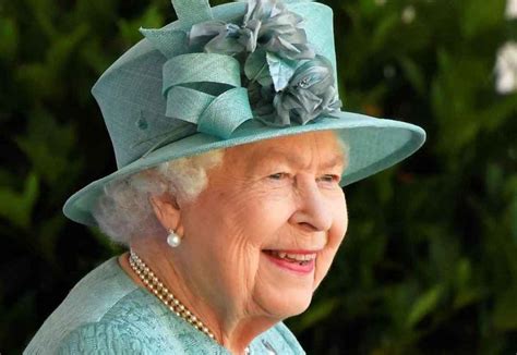 Queen elizabeth ii was born on april 21, 1926 in 17 bruton street, mayfair, london, england as elizabeth alexandra mary windsor (her. La reina Elizabeth II festeja cumpleaños oficial con ...