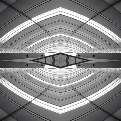 How To Find And Create Amazing Symmetry In Your Iphone Photography Iphone Photography Symmetry