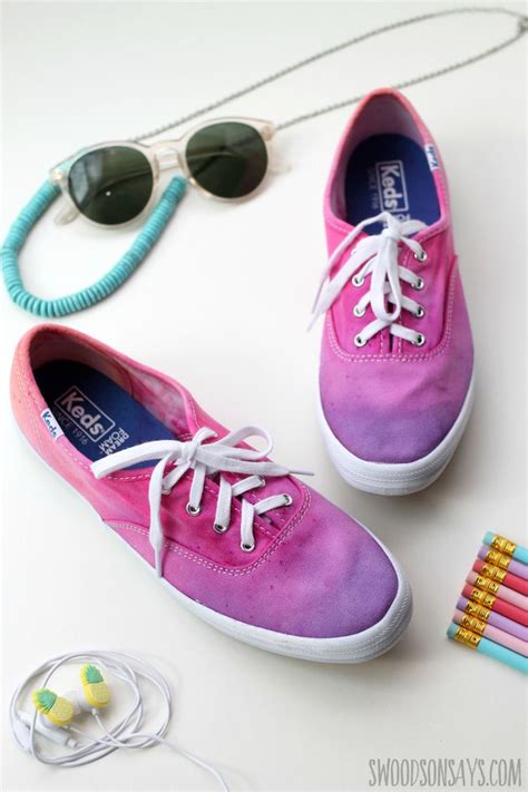 1001 + idées pour customiser ses chaussures - trucs et astuces | How to dye shoes, Tie dye shoes ...