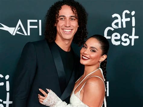 Vanessa Hudgens Has Married Cole Tucker In A Secret Wedding Highxtar