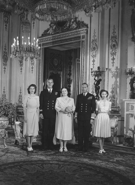 Lt philip mountbatten at the royal naval officers' cchool at kingsmoor in hawthorn, wiltshire. 27 Rarely Seen Photos of Queen Elizabeth With Her Father ...